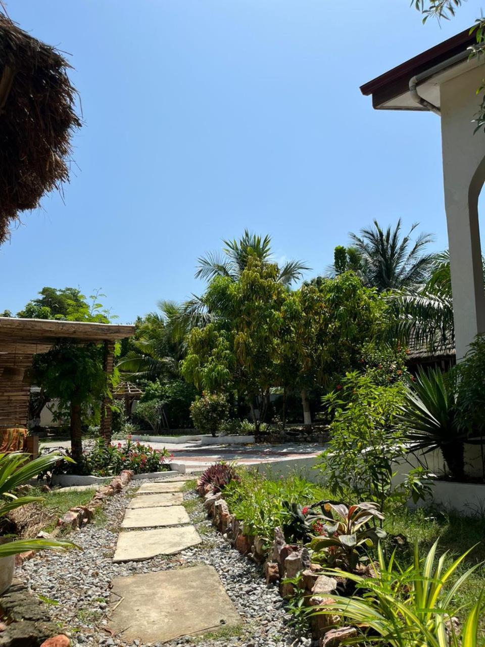 African Treasure Beach Resort Kokrobite Екстериор снимка